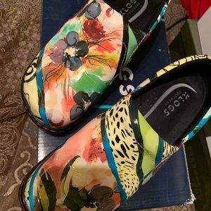 Women nursing shoes, worn twice